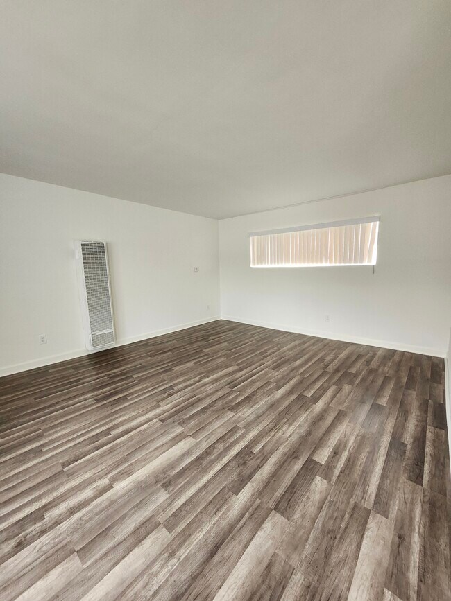 Sala de estar - 6551 De Soto Ave