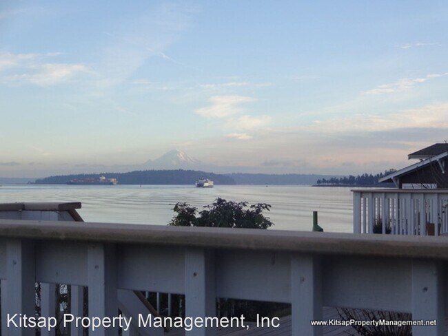 Building Photo - 3 br, 1 bath House - 5765 Watauga Beach Dr...