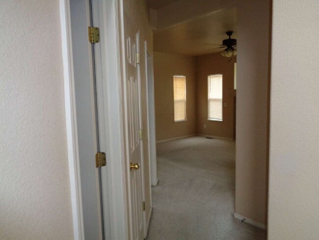 Foto del edificio - Super location close to shopping, schools,...