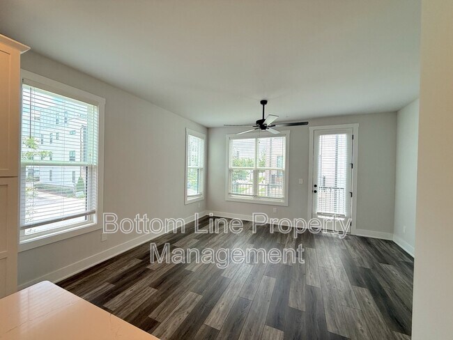 Foto del edificio - 607 W Tremont Ave