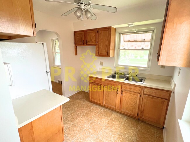 Building Photo - 3 BEDROOMS 1 BATHROOM HOUSE
