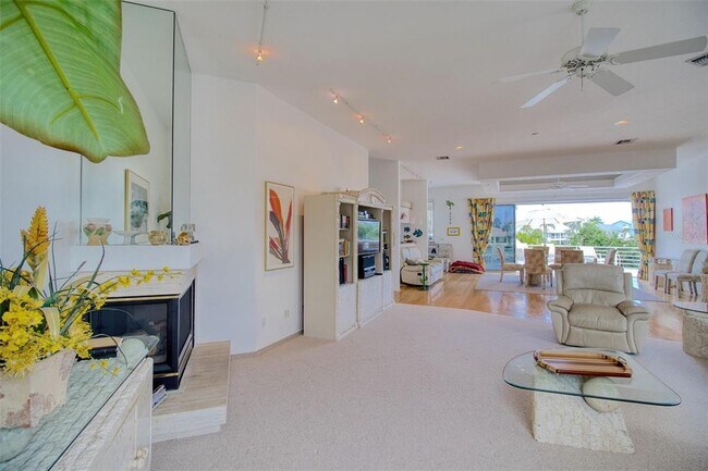 Building Photo - 131 Sands Pt Dr
