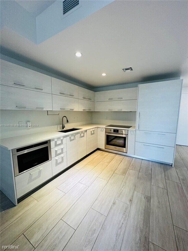 Foto del edificio - 1 br, 2 bath Condo - Brickell Heights