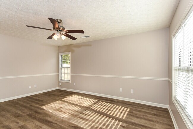 Foto del edificio - 2750 Northgate Way NW