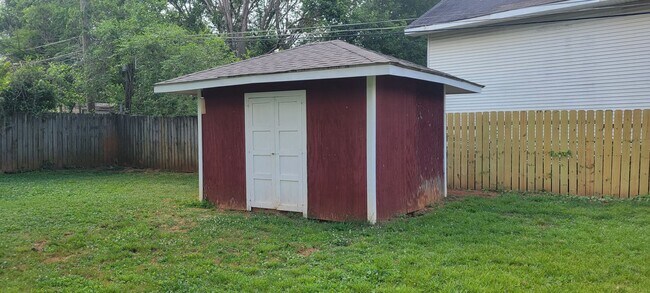 Foto del edificio - 3 Bedroom 2 Bathroom SW Huntsville