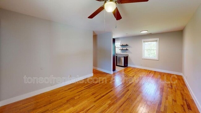 Foto del edificio - 3 George Washington Carver Ave