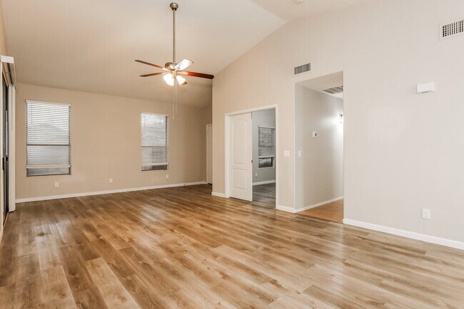 Foto del edificio - 15112 W Eureka Trail