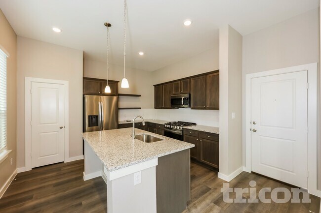 Foto del edificio - 836 Thorn Hill Dr