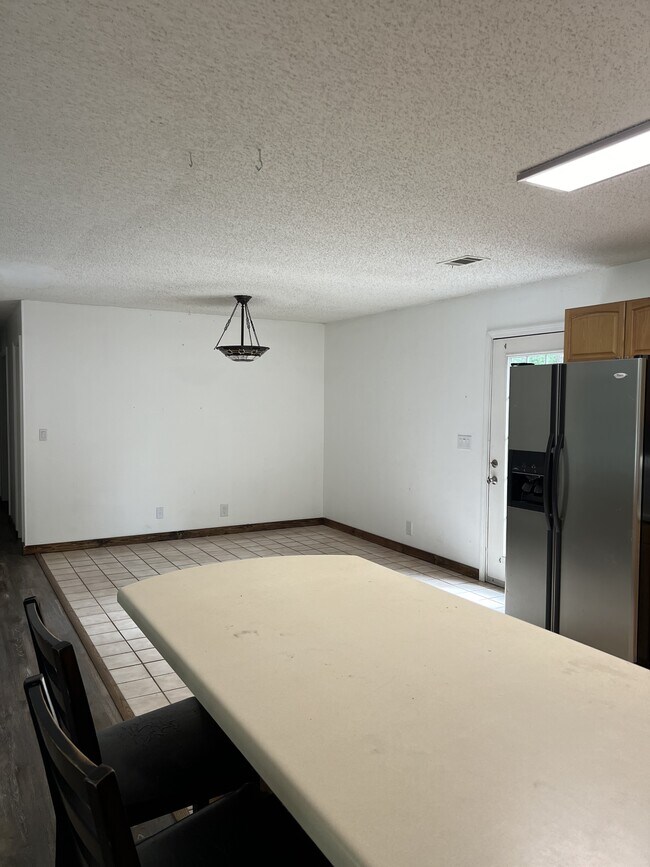 Foto del edificio - 539 Elm Ct