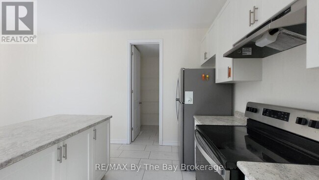 Building Photo - 218 Roy Dr.