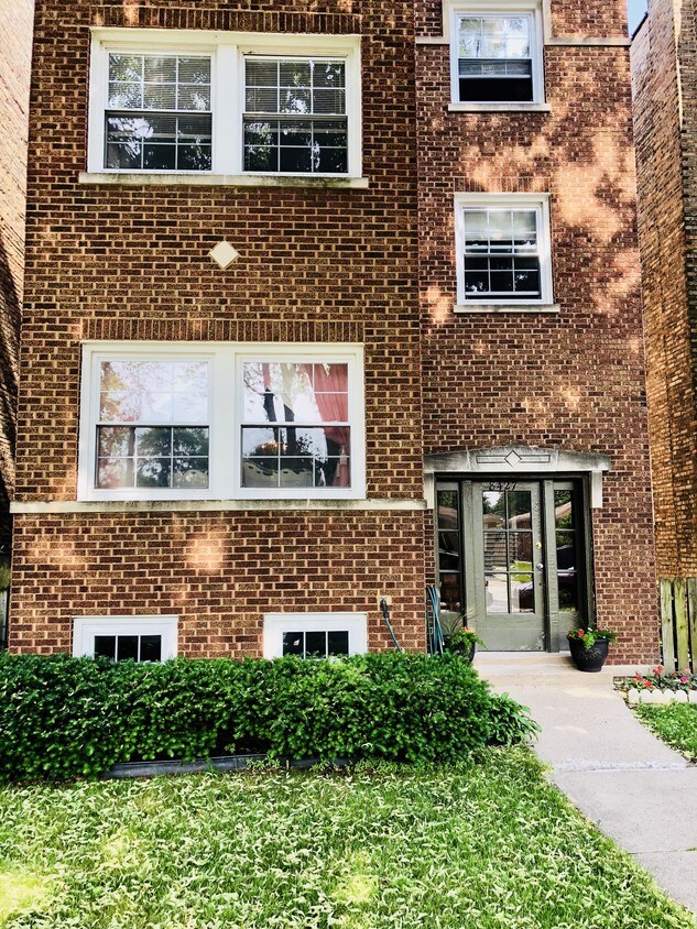 8427 Monticello Ave, Skokie, IL 60076 Rentals in Skokie at 8427