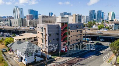 Building Photo - 1407 Pensacola St
