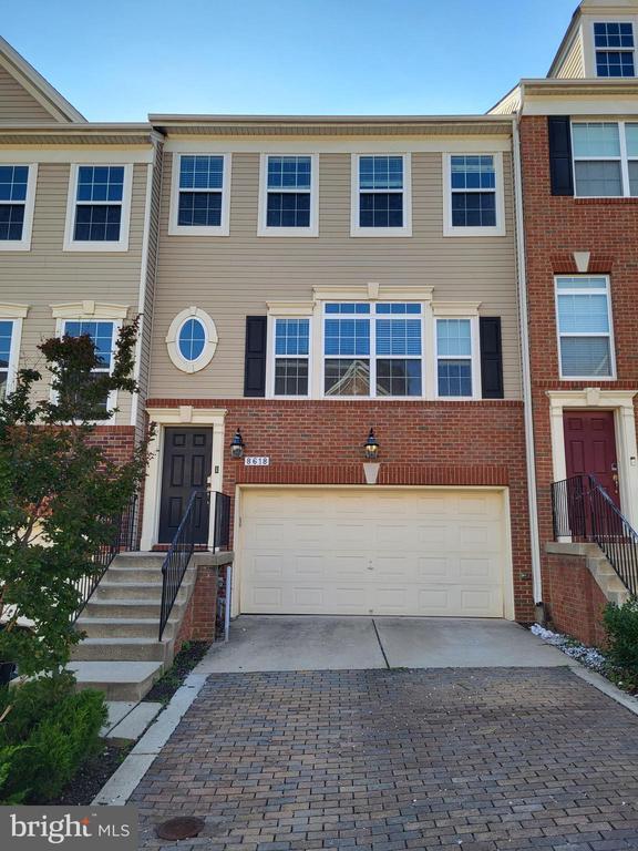Foto principal - 8618 Stone Hill Ln