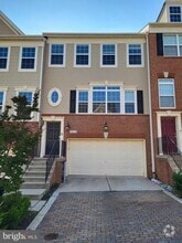 Building Photo - 8618 Stone Hill Ln