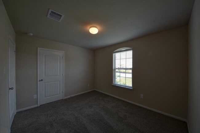 Foto del edificio - 3302 McDonough Way