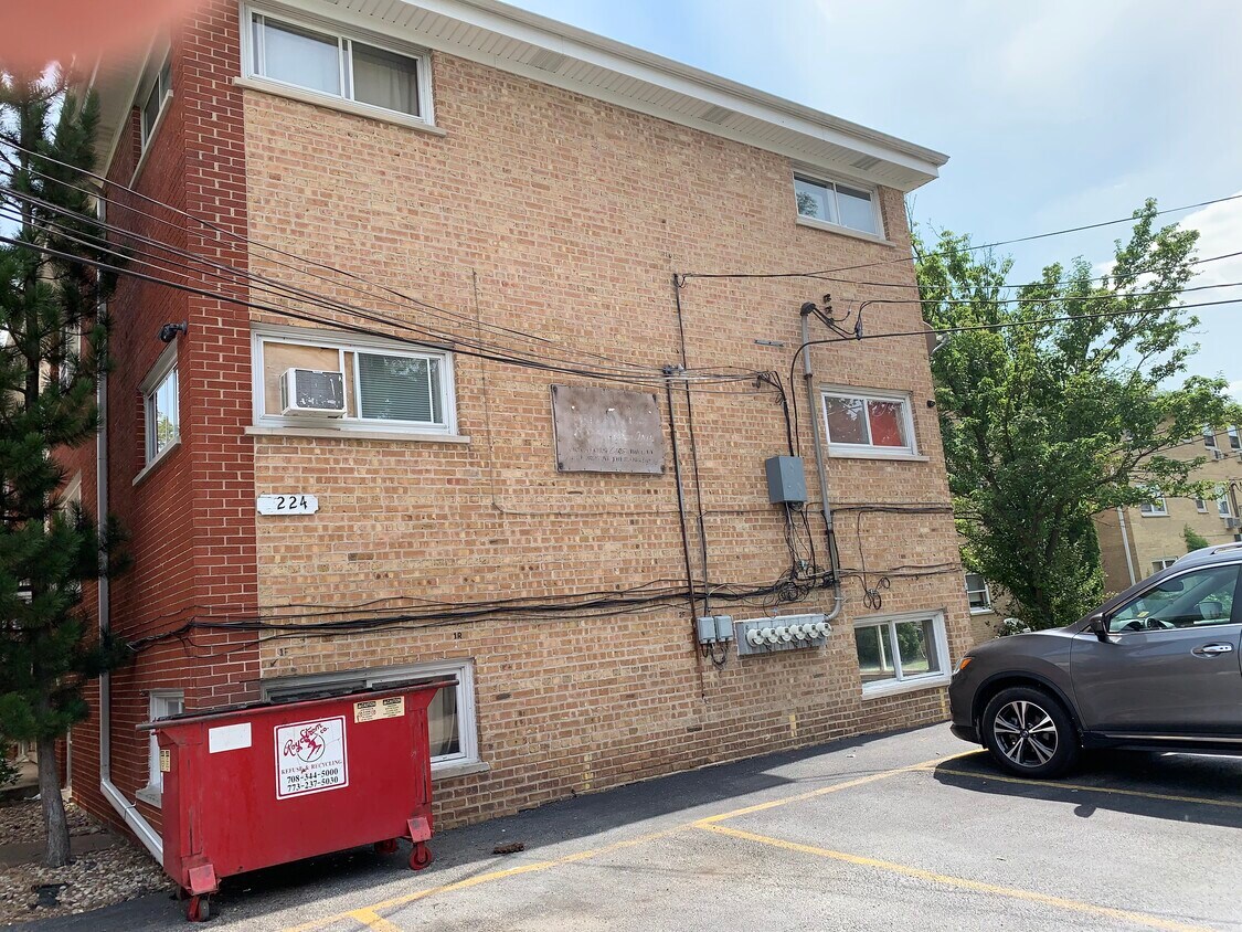 parking space available in back - 2225 S 17th Ave