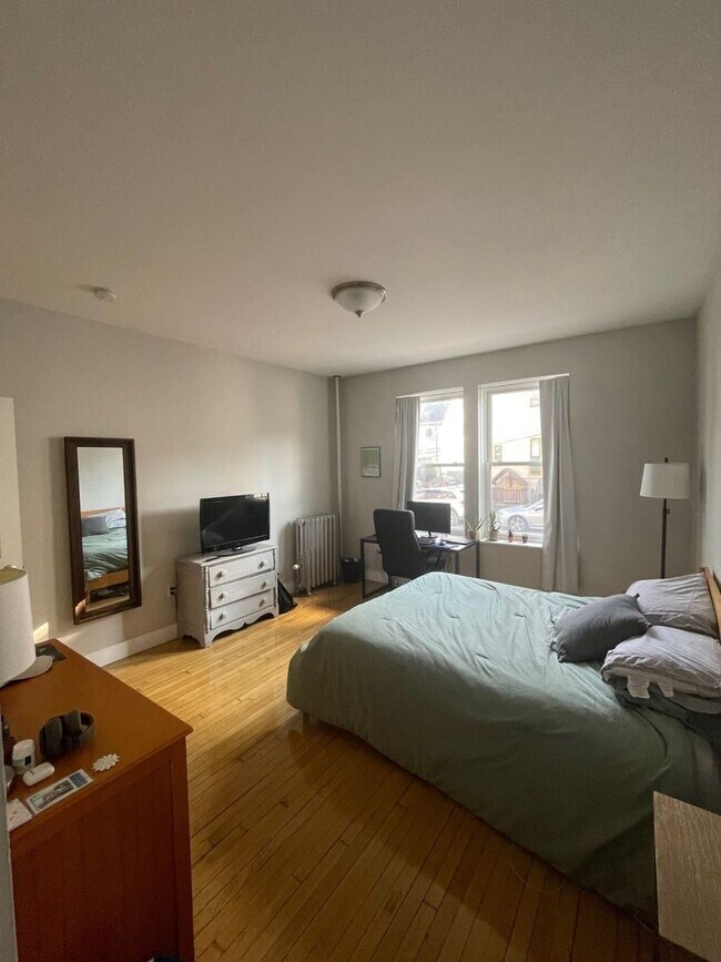 Foto del edificio - 5 BED LISTING IN ALLSTON