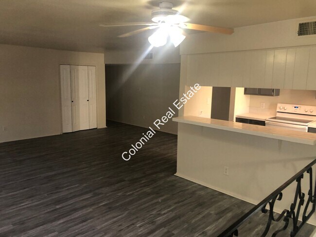 Building Photo - 801 Laurelwood Dr