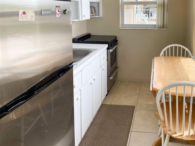 Foto del edificio - 4520 El Mar Dr