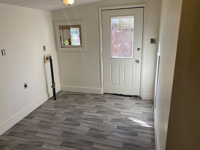 Foto del edificio - Fully Renovated 1 Bedroom Bungalow for Rent