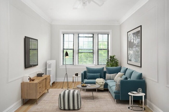 STUD Living Area - 1049 W. Oakdale