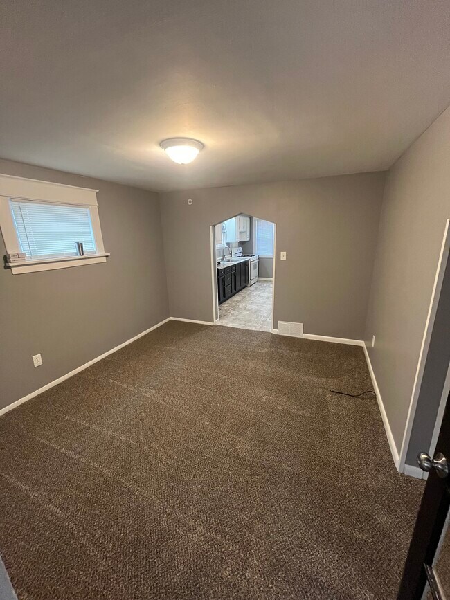 Foto del edificio - 1440 E 9th St