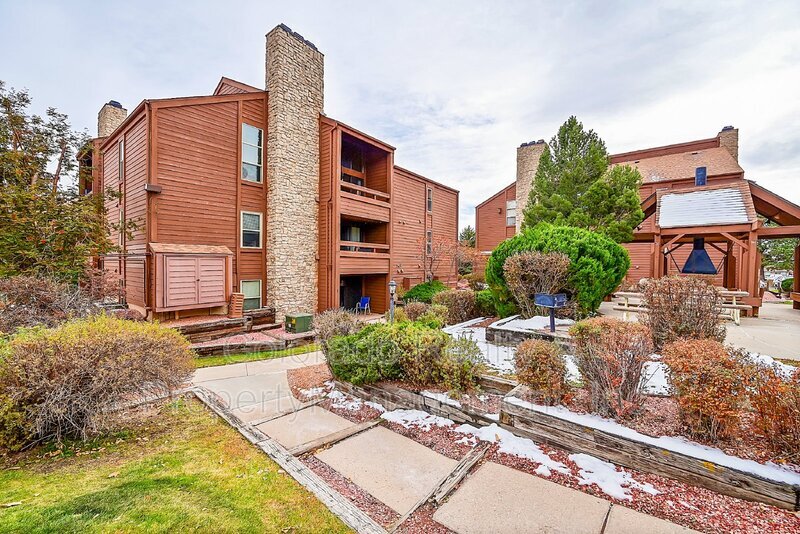 Primary Photo - 140 W Rockrimmon Blvd