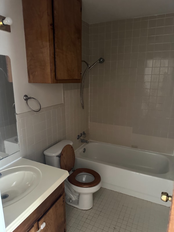 Building Photo - 897 Petit Rd