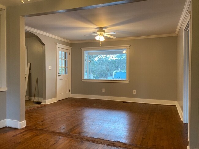 Building Photo - Brick Ranch in Williamston