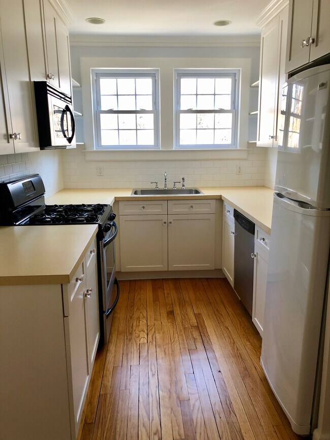 Kitchen - 239-18 Poplar St