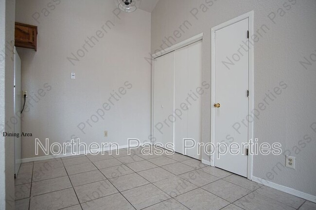 Foto del edificio - 1376 Trudy Elaine Dr