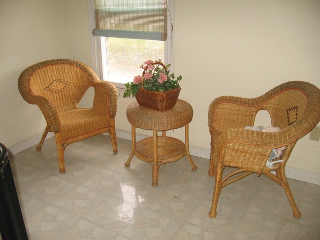 Foto del edificio - 217 Kendrick Ave