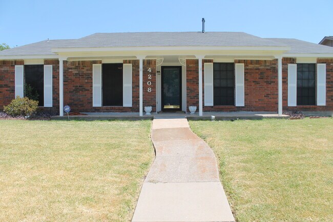 Foto del edificio - 4208 Arbor Dr