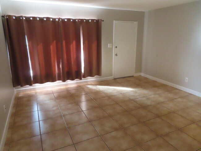 Foto del edificio - WOODLAWN (481-483)