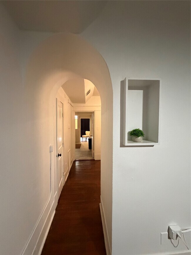 Foto del edificio - 402 Hyde Park Blvd