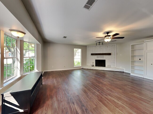 Photo - DARLING HOME IN DENTON READY NOW!