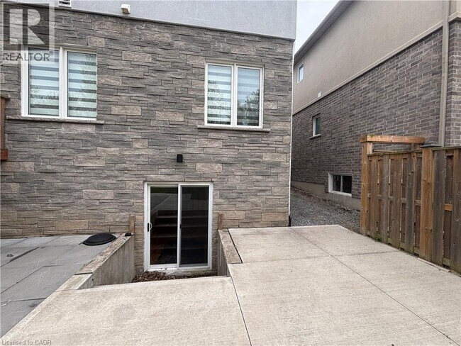 Photo du bâtiment - 7171 Lionshead Ave