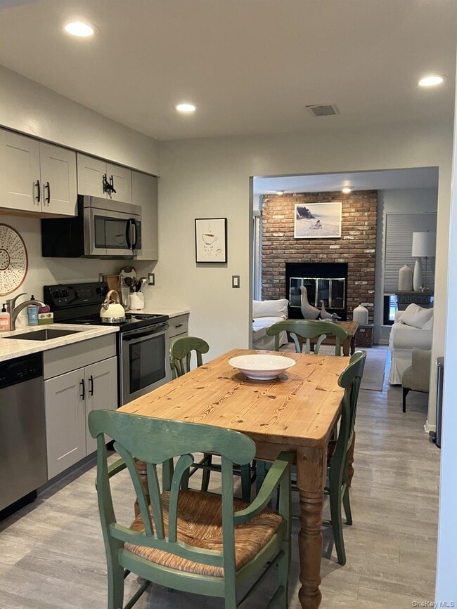 Building Photo - 50 Hubbard Ln