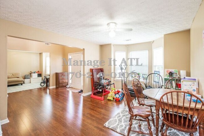 Building Photo - Charming 4-Bedroom Home for Rent in Prime ...