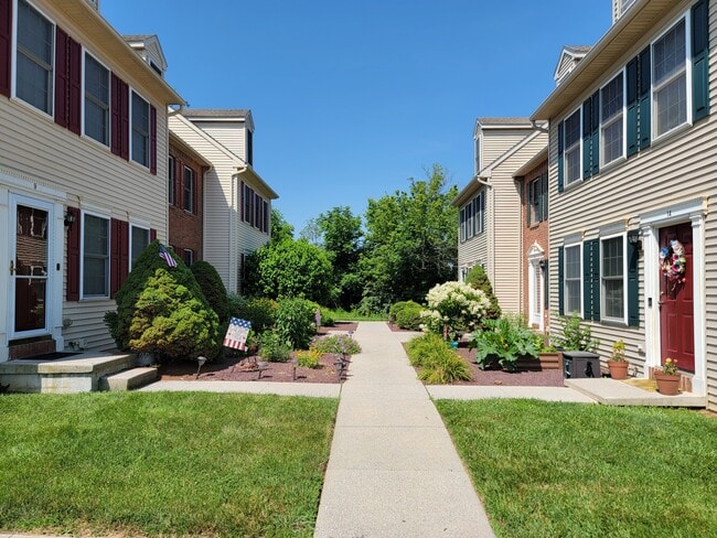 Building Photo - 13 Weiser Ct