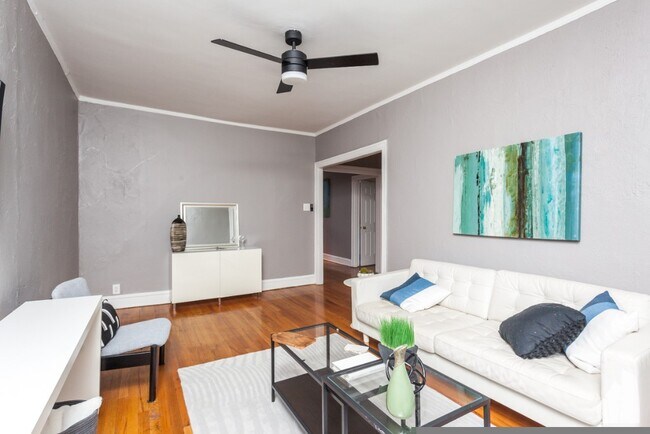 Foto del edificio - 629 W Cornelia Ave