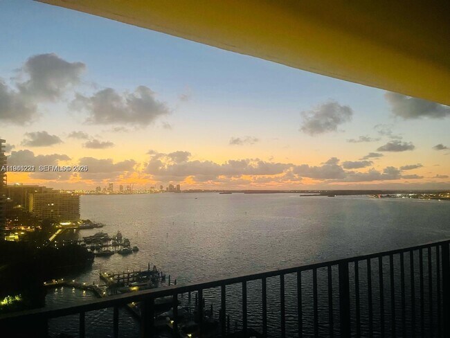 Foto del edificio - 1865 Brickell Ave