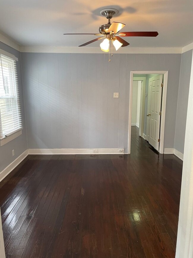 Foto del edificio - 2BD/1BA Uptown with Washer and Dryer in Unit and Backyard