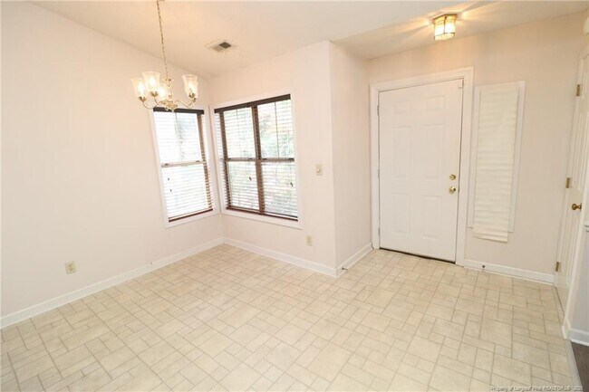 Building Photo - 6120 Sunpointe Dr