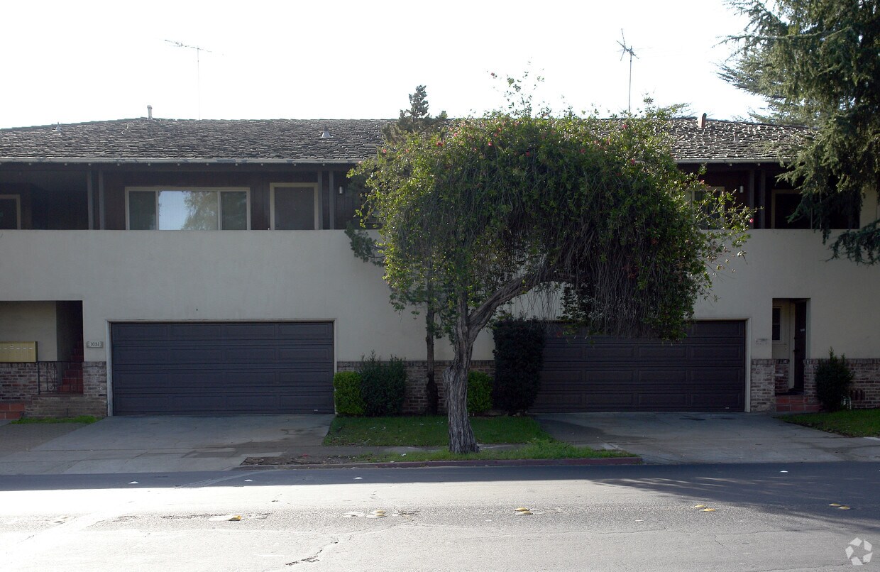 Foto del edificio - 1051-1055 Whipple Ave