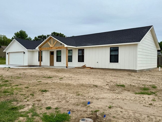 Building Photo - 765 N Kansas St