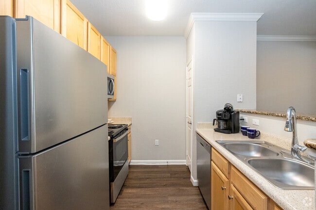 1BR, 1BA - 706SF - Kitchen - Retreat at City Center