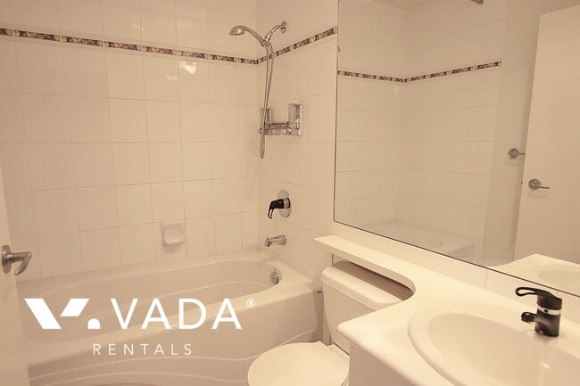 Building Photo - Venus Studio For Rent 1710-1239 West Georg...