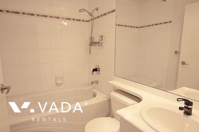 Photo du bâtiment - Venus Studio For Rent 1710-1239 West Georg...