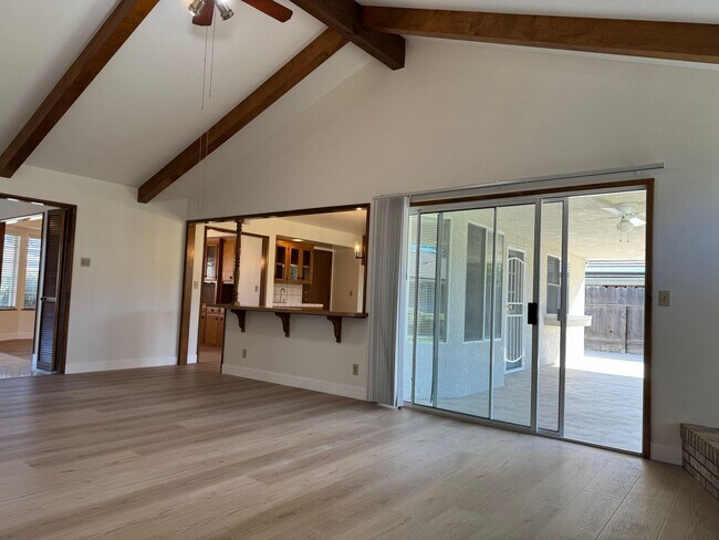 Foto del edificio - 6517 N San Pedro Ave